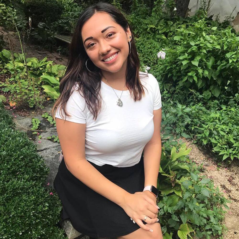 Meet your Posher, Alexis